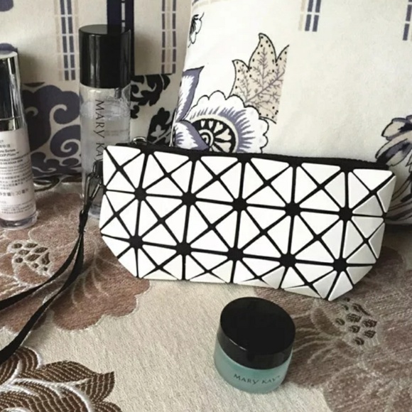 Geometric Wristlet - Picture 4 of 5